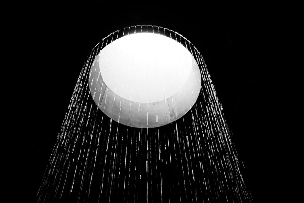 robert-guss-oAICAyOGjiY-unsplash - Tinn Energi & Fiber Varm opp varmtvannet når strømmen er billigst med smart strømstyring