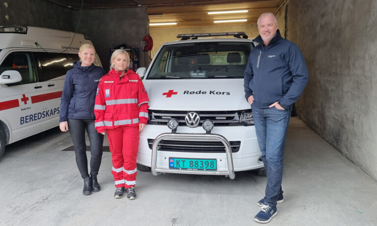 Ansatte i TEF og leder av Rjukan og Tinn Røde Kors Hjelpekorps
